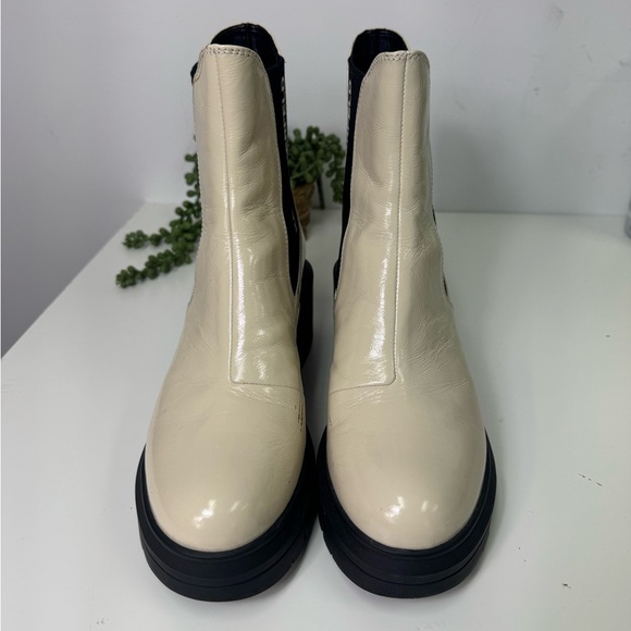 Karl Lagerfeld Cream Colored Patent Chelsea Boots, Women’s 9 - Picture 5 of 8